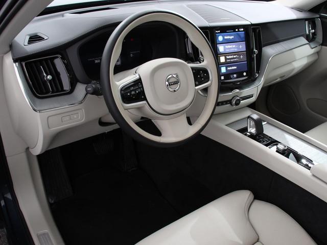 Volvo XC60 2025 blauw